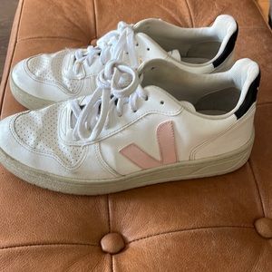Veja size EUR 39 - used
